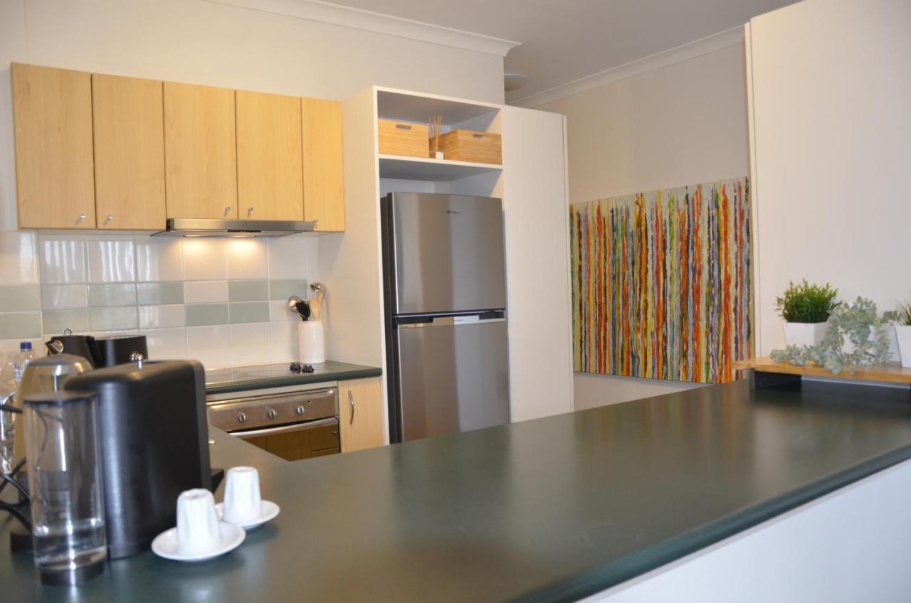 Spacious Apartment In The Heart Of St Kilda With Parking Melbourne Exterior photo
